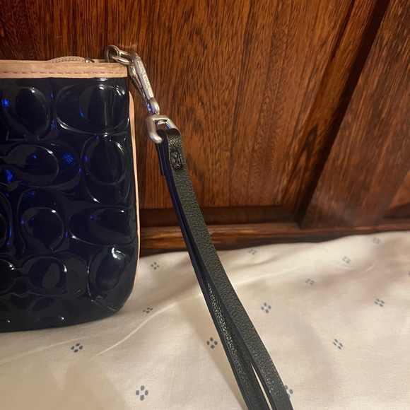 Coach Navy Blue Vinyl Wristlet with Leather Trim, cute & style, good condition - Picture 3 of 9